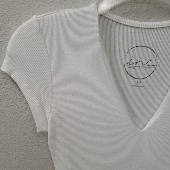 INC White Ribbed V-Neck Top - Picture 2 of 3